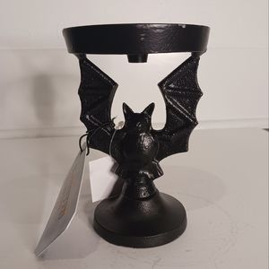 Metal bat candle pedestal